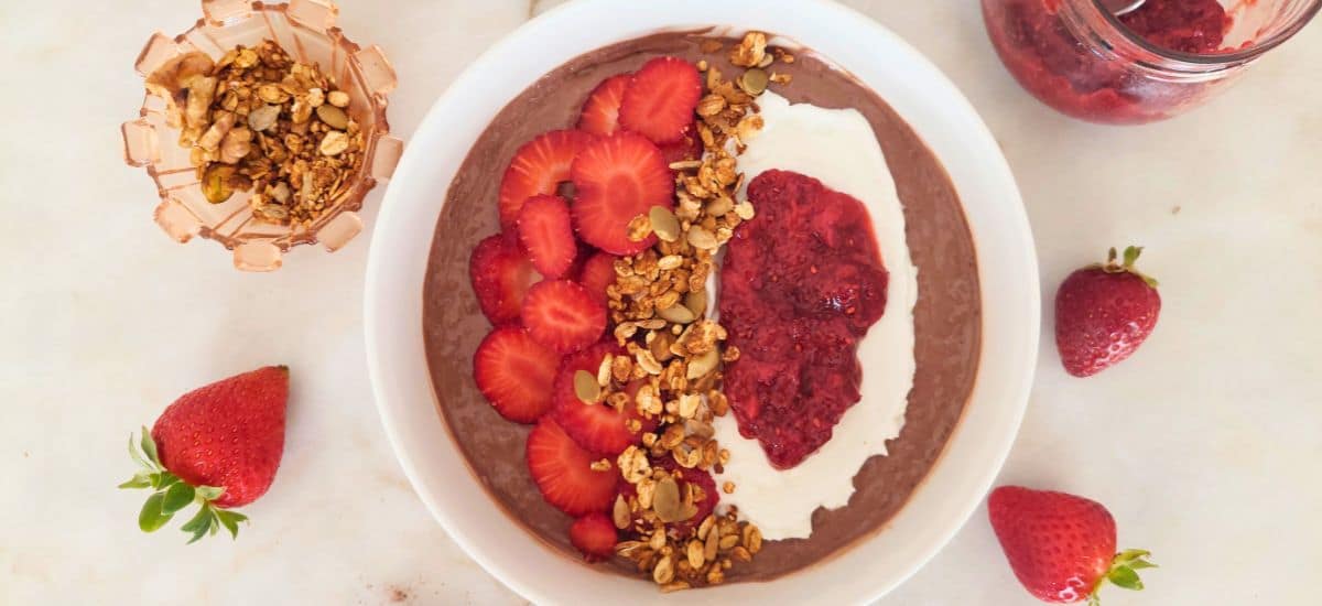 Bowl de iogurte e chocolate proteica