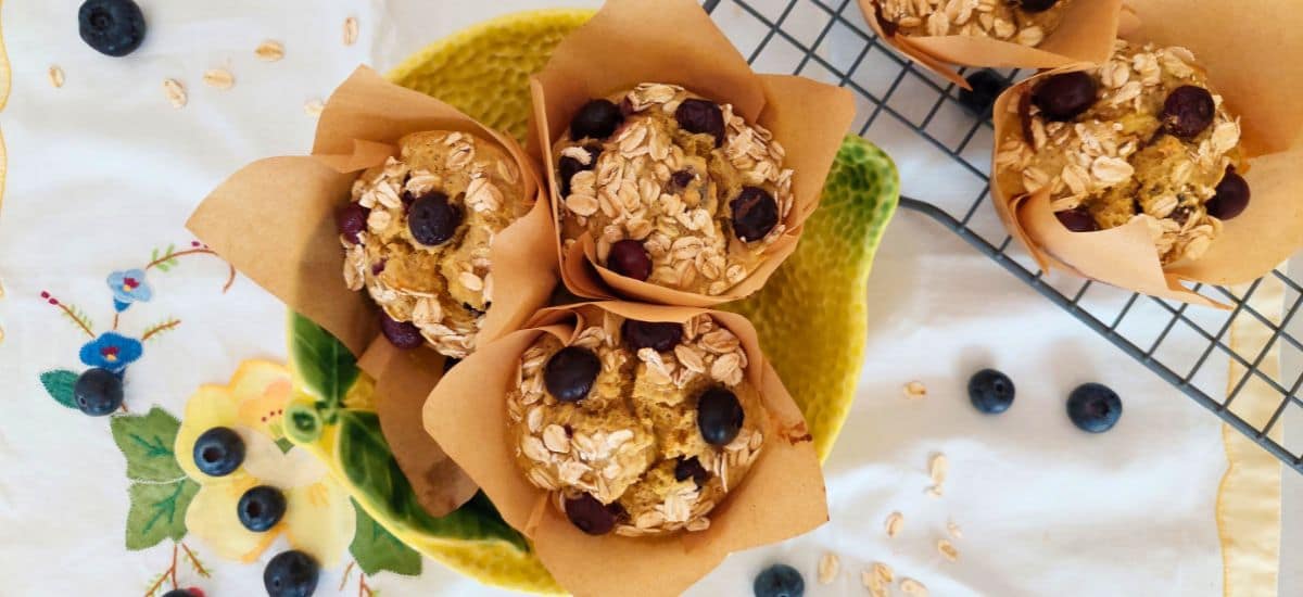 Muffins saudáveis de Mirtilos e banana | ideais para pequeno-almoço