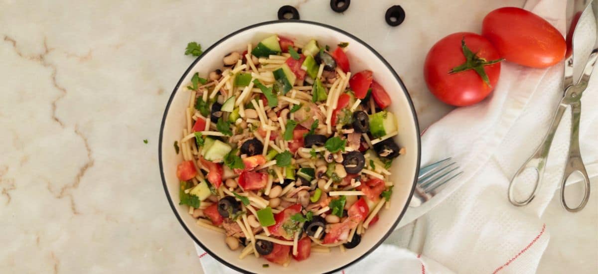 Salada de Atum e Massa com Feijão Frade: Almoço Rápido
