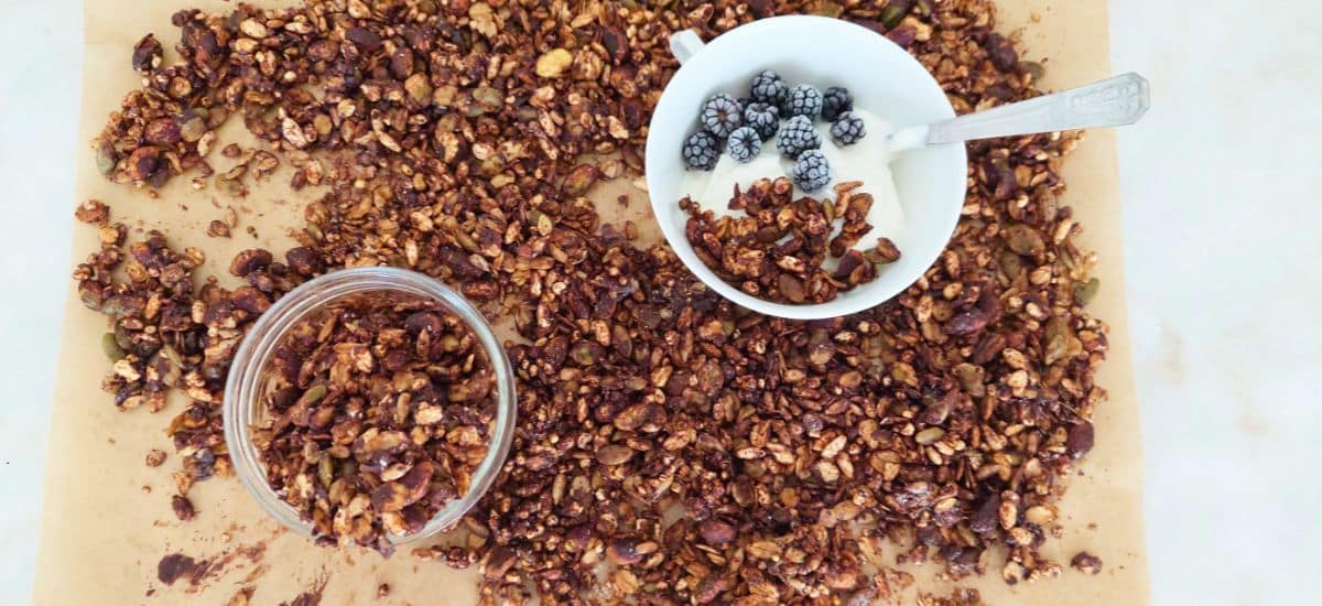 Receita Fácil de Granola Caseira com Pistácios e Chocolate (Sem Açúcar)