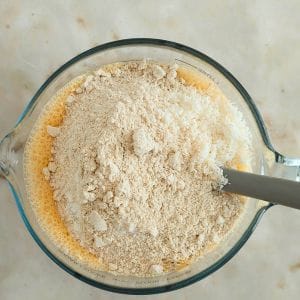 Mistura de massa para pão fofinho de aveia e diospiro