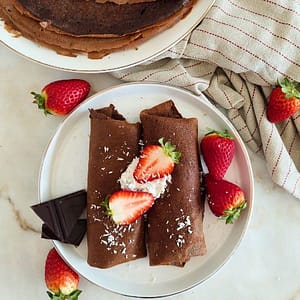 Crepes saudáveis de Chocolate com Aveia Recheados com Skyr e Chocolate Negro