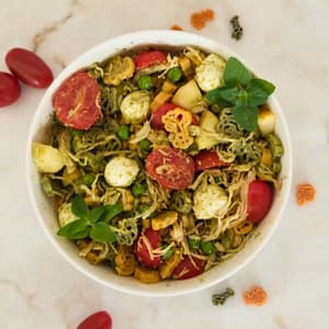 Receita saudável Salada de massa frango e pesto