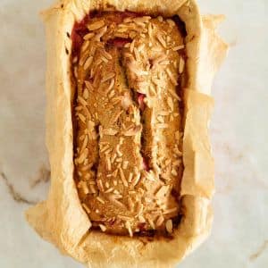 leva o pão de banana ao forno