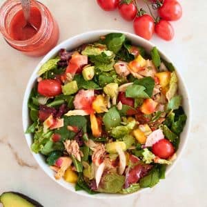 tempera a salada com o vinagrete de morango