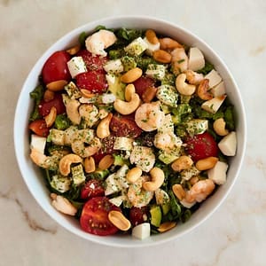 Salada de camarão e queijo fresco reita rápida