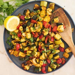 Receita saudável e rápida de legumes na Airfryer Courgette, Pimento e Alho Francês
