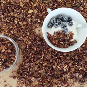Receita Fácil de Granola Caseira com Pistácios e Chocolate (saudável)