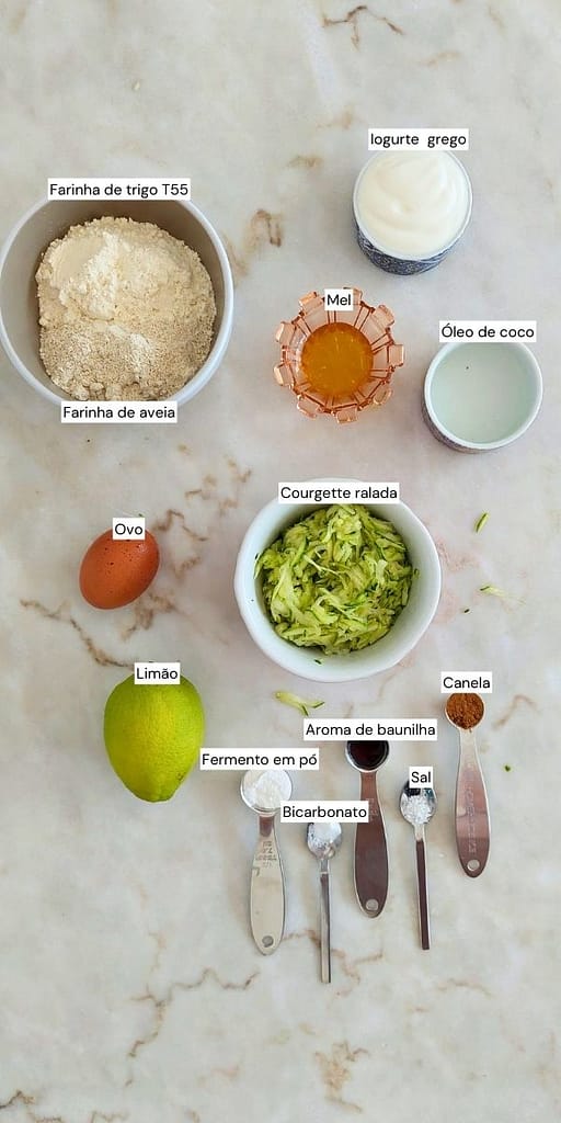 ingredientes dispostos para pequeno-almoço saudável ou lanche