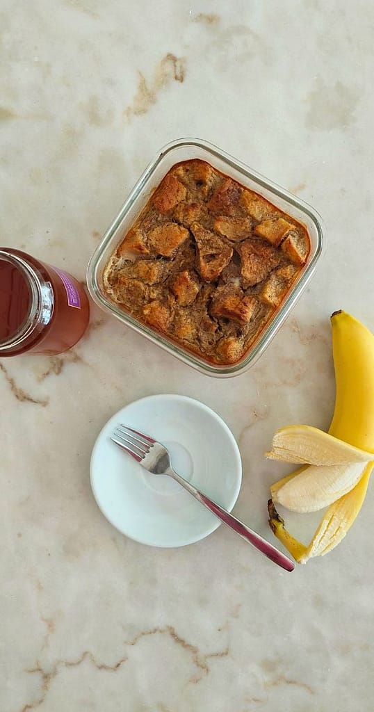 Rabanadas de Forno com Banana no tabuleiro prontas a servir.