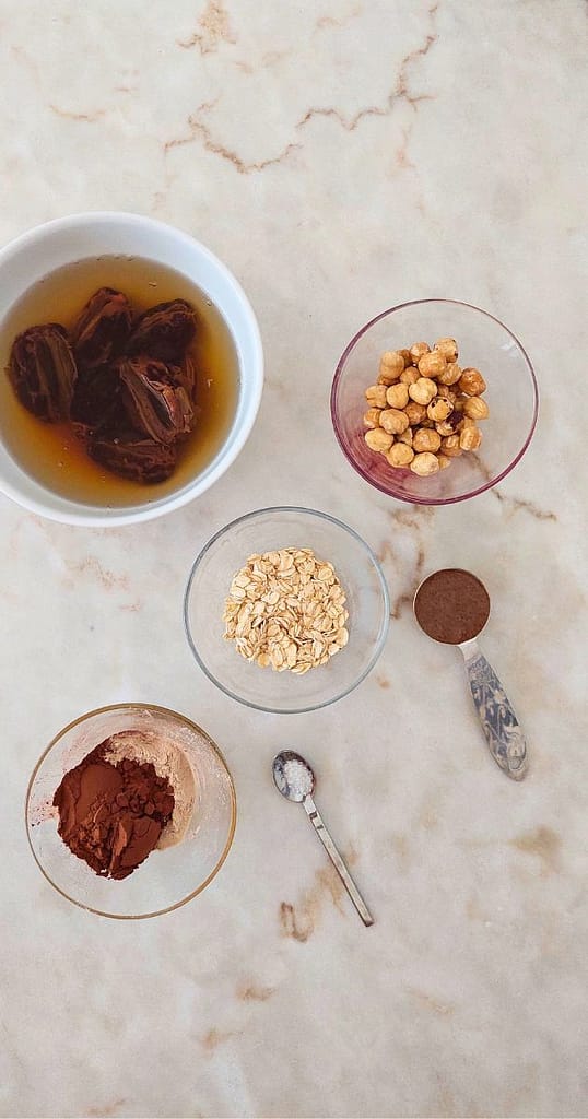 ingredientes dispostos para Energy Balls de Avelã Proteicas