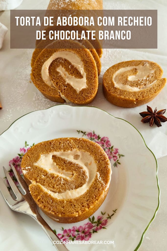 sobremesa de Outono pumpkin roll servida num prato