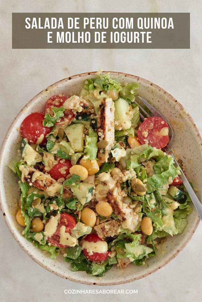 Salada de peru com quinoa e molho de iogurte Receita para o Verão