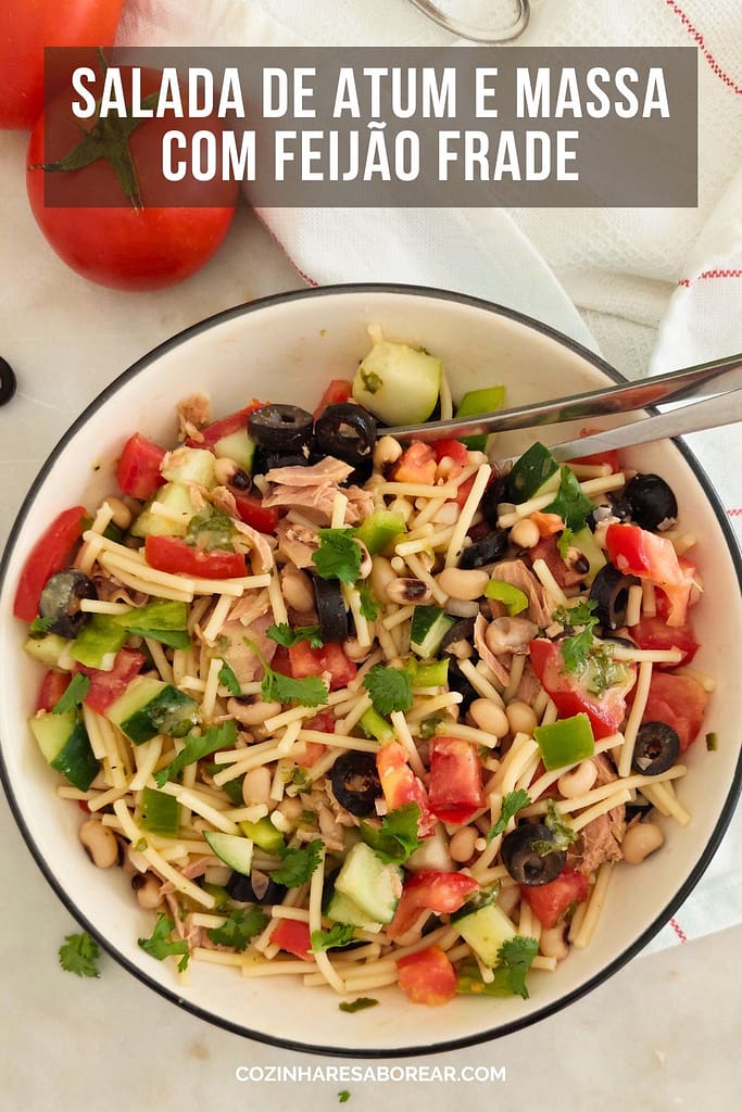 Prato fresco para almoço rápido e saudável, legumes e proteina saudável