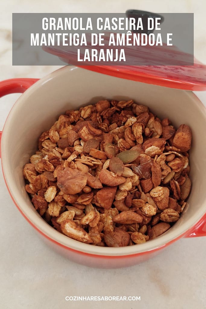 Granola Caseira de Manteiga de Amêndoa e Laranja pronta para tooping