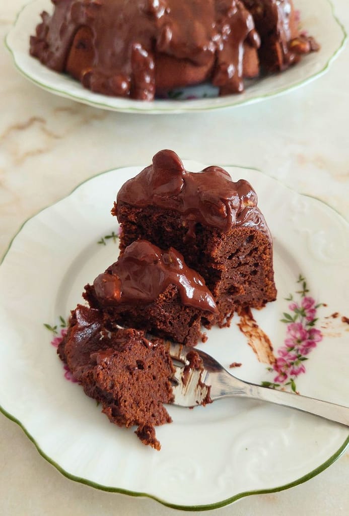 Bolo de Chocolate com Rum Simples e Rápido sobremesa em 30 minutos