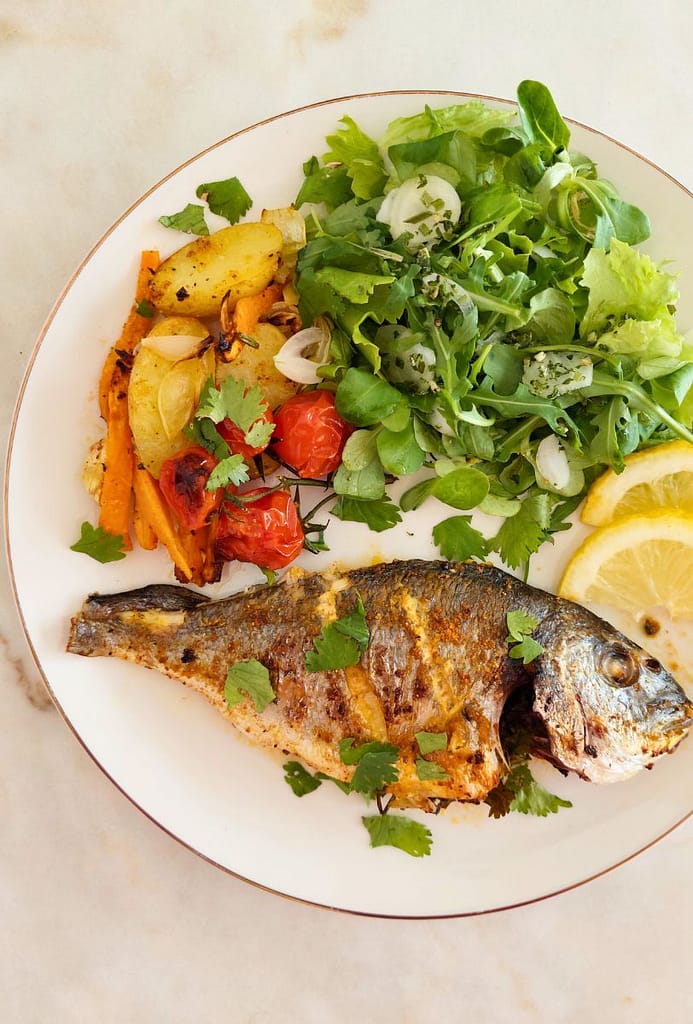 Dourada na Airfryer com batatas, cenouras e tomates cherry, pele crocante e interior suculento e Dicas de planeamento dourada na airfryer