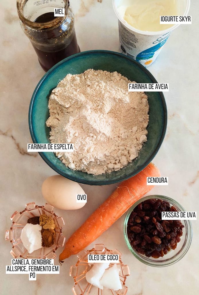 Ingredientes dispostos na pedra branca para receita fácil