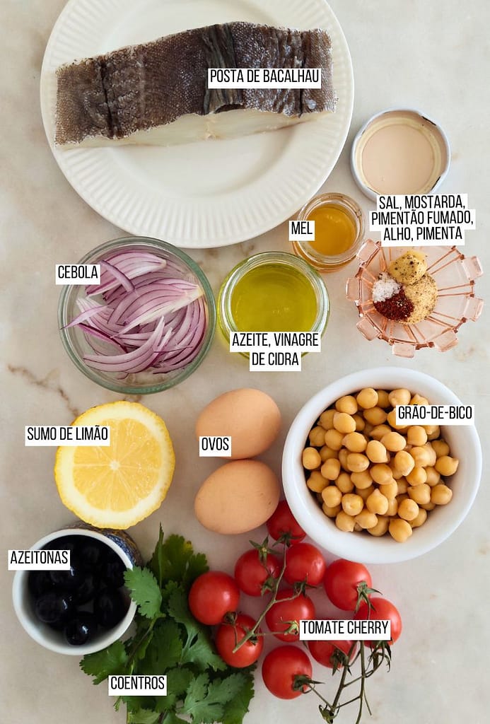 Ingredientes para refeição leve e fresca fácil dispostos na bancada