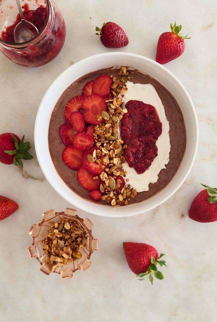 Bowl de iogurte e chocolate proteica receita fácil