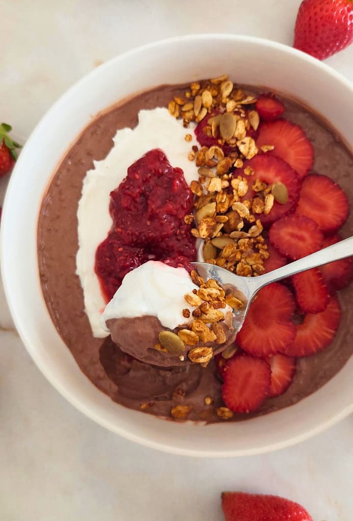 Bowl de iogurte e chocolate proteica receita rápida