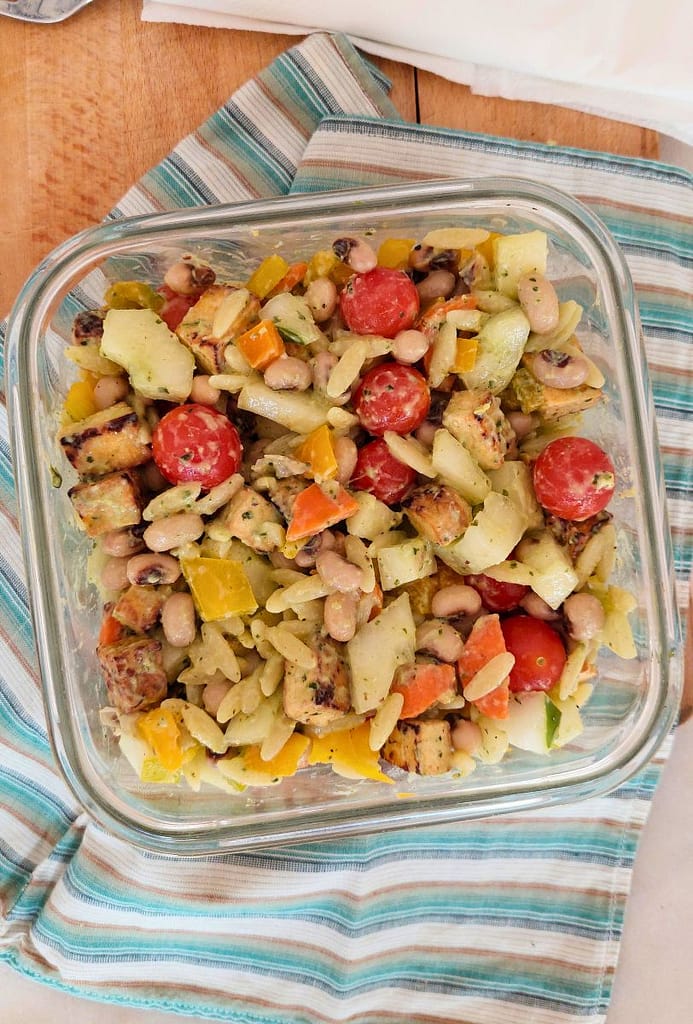 Salada fria de Massa Pevide e TofuMarmita saudável e leve salada de verão
