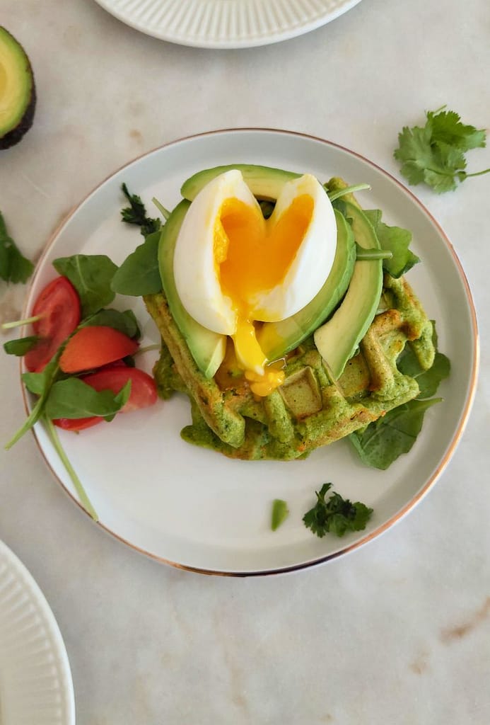 7 pequenos-almoços saudáveis Waffles de espinafres e cheddar