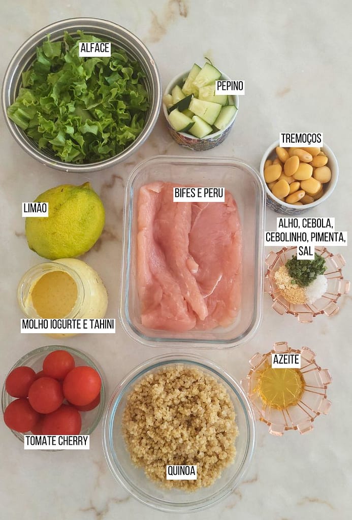 Ingredientes dispostos na pedra para receita de refeição saudável e rápido para refeição leve
