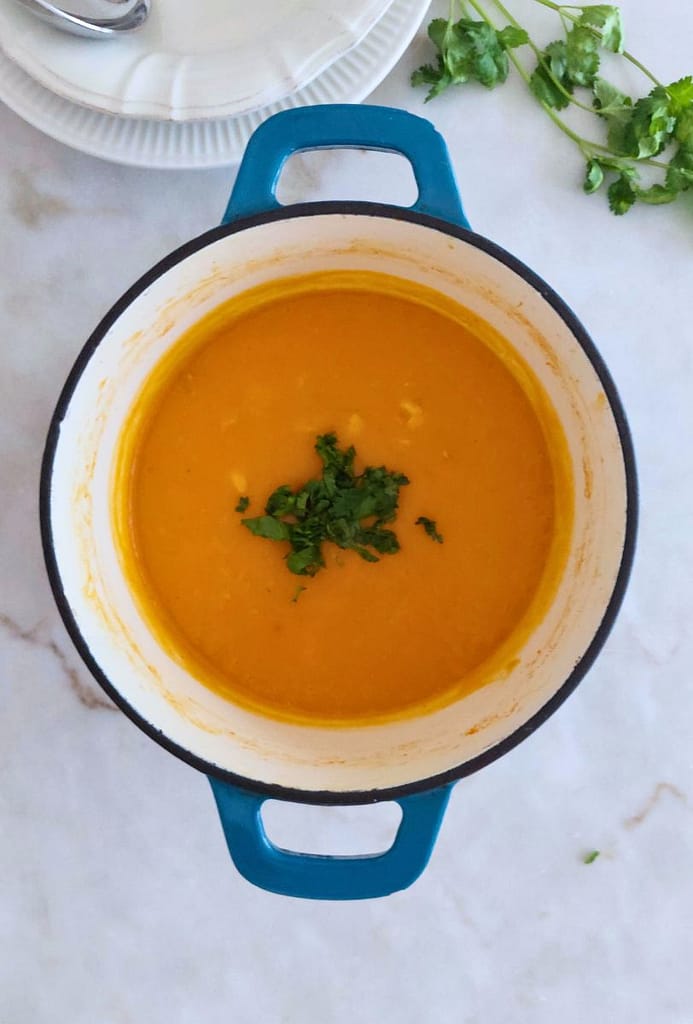 creme de maruca com legumes no tacho pronta a servir