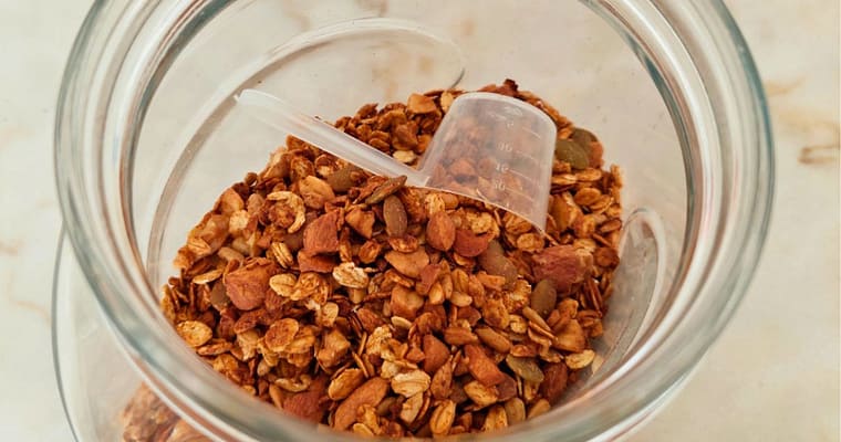 Granola Caseira de Manteiga de Amêndoa e Laranja – Crocante e Sem Açúcar Refinado