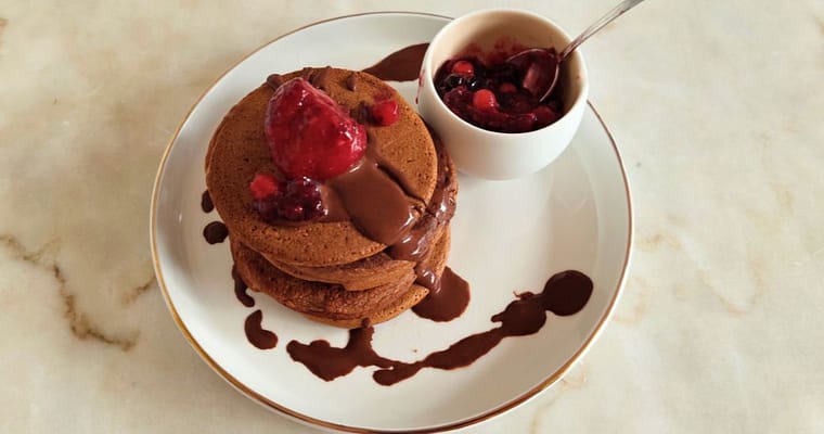 Panquecas Proteicas de Chocolate e Coco | Pequeno-almoço Saudável e Proteico