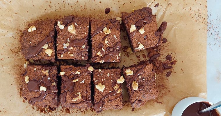 Brownie de chocolate húmido com nozes