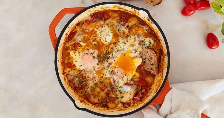 Tomatada com Feijão Branco e Ovo Escalfado – Receita Fácil