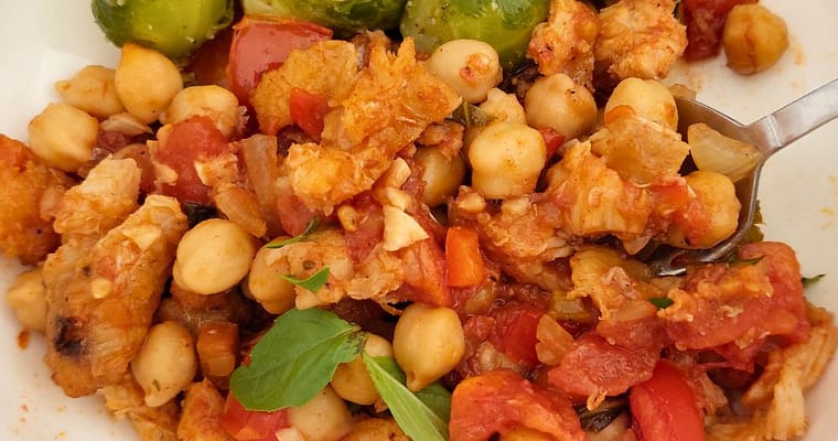Bacalhau desfiado com grão-de-bico no forno – saudável e fácil