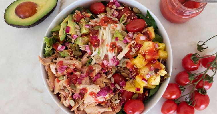 Salada rápida com sobras de frango assado