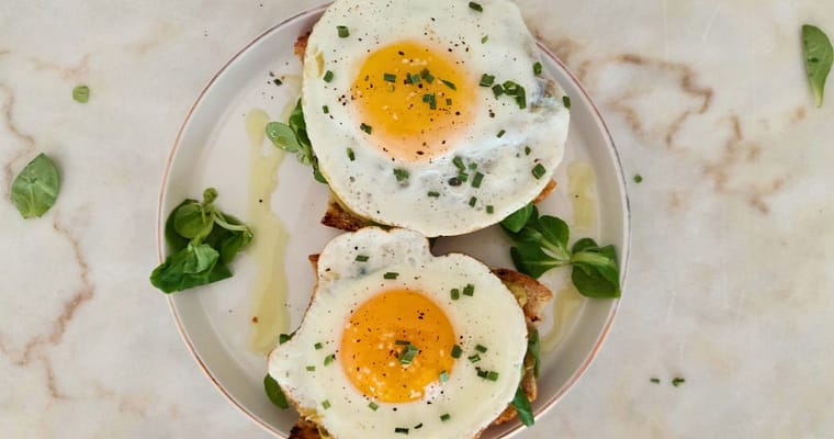 Tosta de abacate com ovo e queijo cottage: Receita Rápida