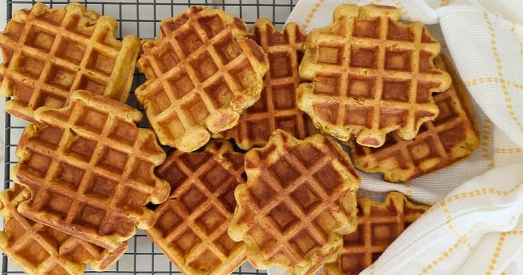 Waffles de abóbora saudáveis e fáceis
