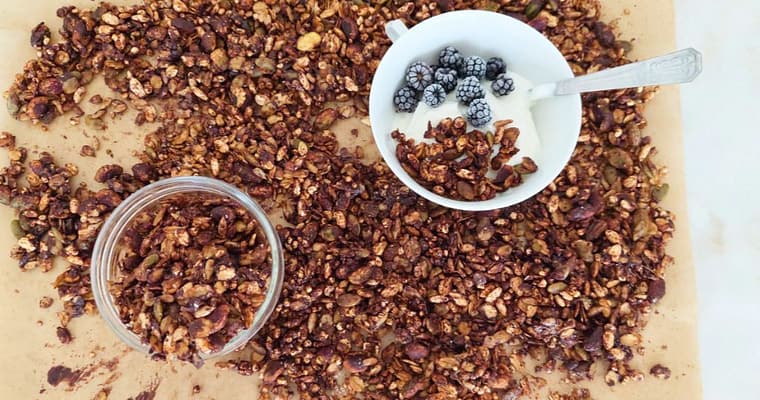 Receita Fácil de Granola Caseira com Pistácios e Chocolate (Sem Açúcar)